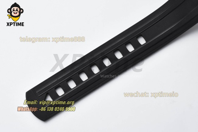 Seamaster 300M 43.5mm VSF Black/Dot on CER/RU Strap A8806 Seamaster 300M 43.5mm VSF Black/Dot on CER/RU Strap A8806