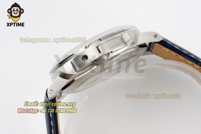 Luminor GMT PAM1033 44mm VSF Black/Stick & Numeral on SS/LE Strap V2 P9011 Luminor GMT PAM1033 44mm VSF Black/Stick & Numeral on SS/LE Strap V2 P9011