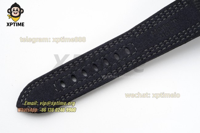 Submersible PAM984 Mike Horn 47mm VSF Black/Dot on TI/NY Strap P9010 Submersible PAM984 Mike Horn 47mm VSF Black/Dot on TI/NY Strap P9010