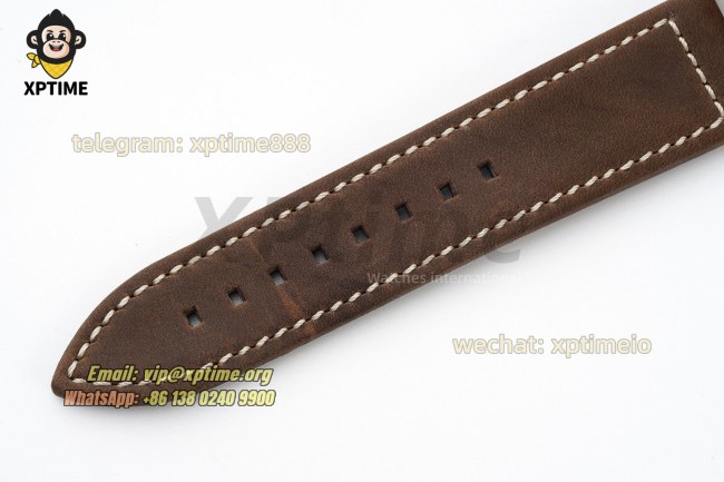 Type 20 Pilot Extra Special 45mm XF Black/Numerals on BR/LE Strap A2824 Type 20 Pilot Extra Special 45mm XF Black/Numerals on BR/LE Strap A2824