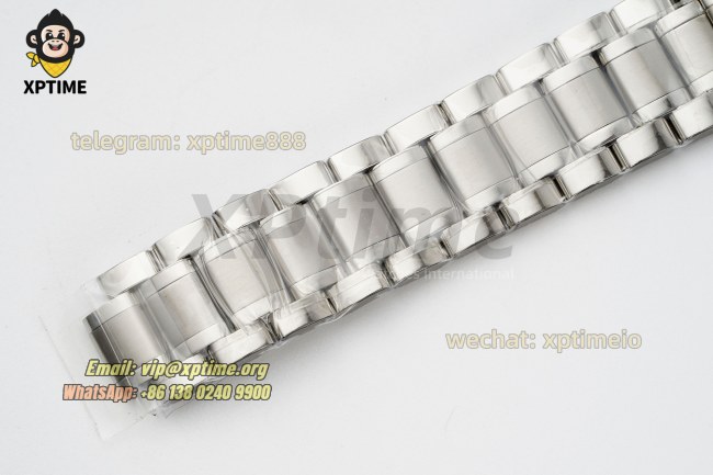 Master Collection Date 40mm XF White/Numerals on SS/SS Bracelet A2892 Master Collection Date 40mm XF White/Numerals on SS/SS Bracelet A2892