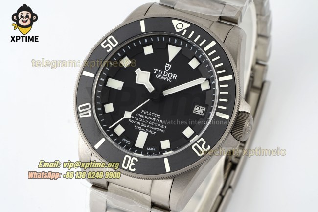 Pelagos 2016 42mm XF Black/Box Markers on TI/TI Bracelet A2824 Pelagos 2016 42mm XF Black/Box Markers on TI/TI Bracelet A2824